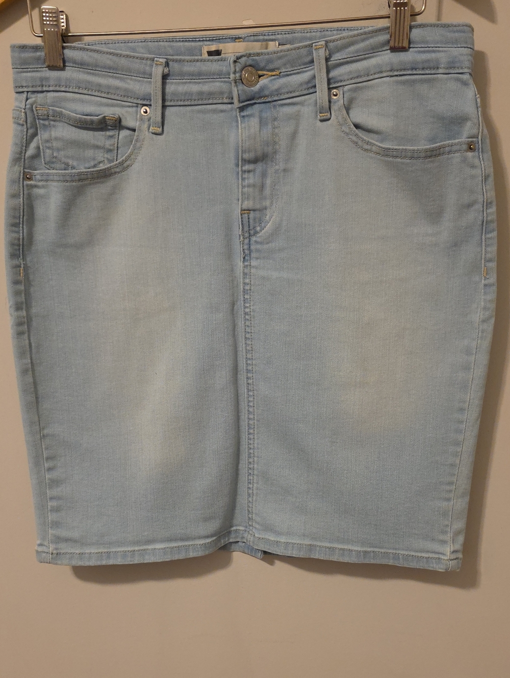 Levi's Light Wash Denim Pencil Skirt Stretch W29